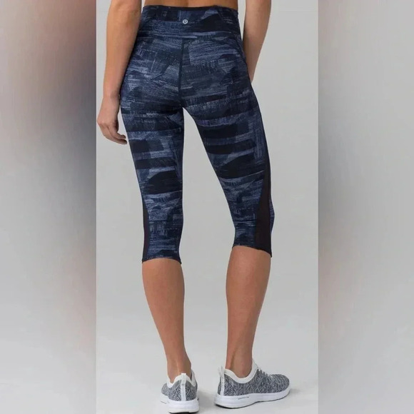 Lululemon Train Times Crop (17") Size 8
Transition Multi Midnight  Navy / Black - Picture 2 of 12